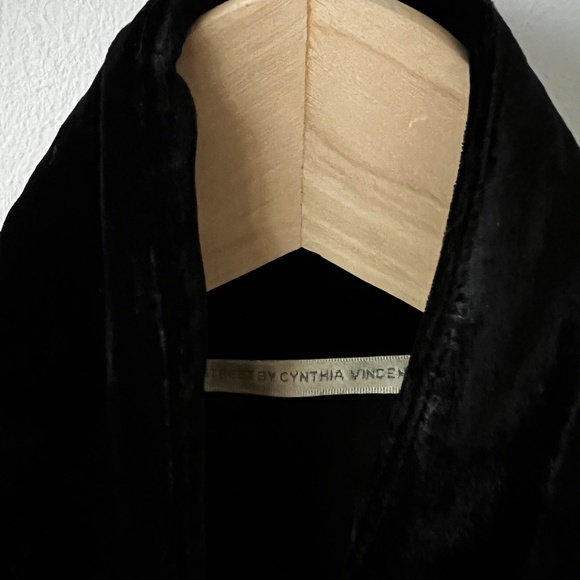 Velvet jacket by Cynthia - Picture 3 of 3
